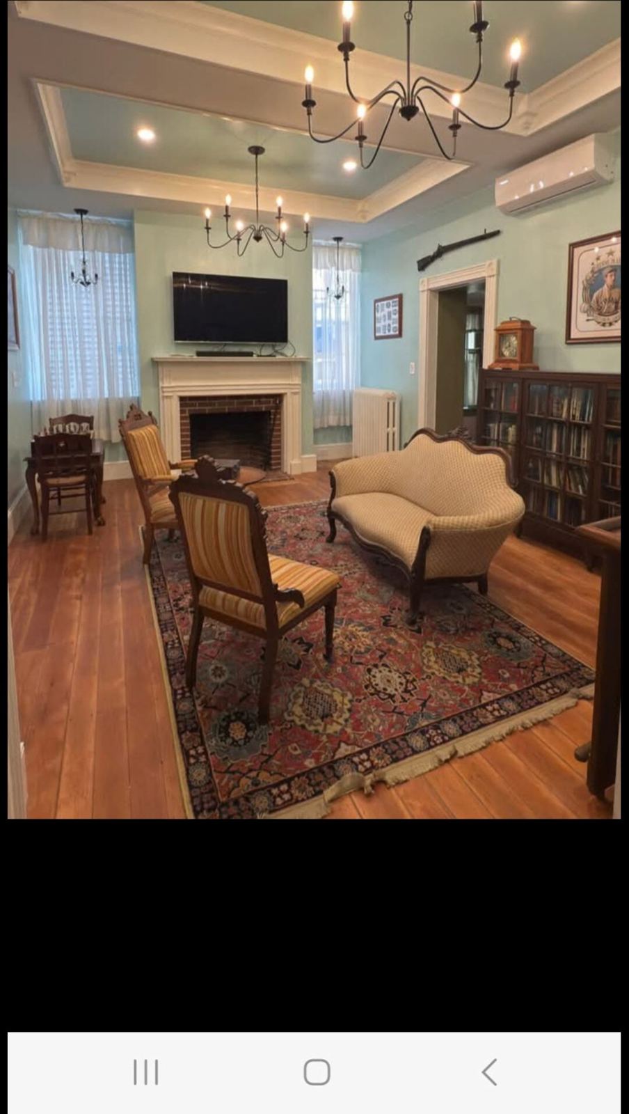 Sitting room with chandelier